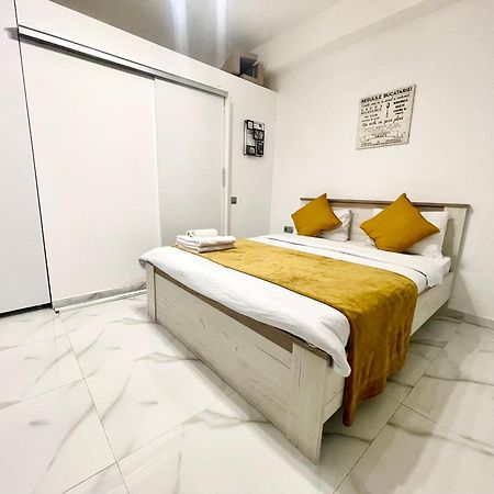 White 2 Apartment Bucharest Exterior photo