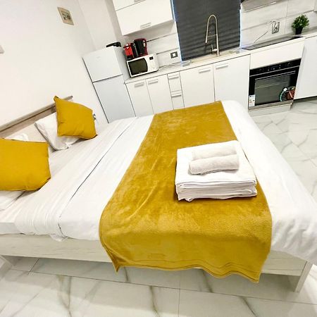 White 2 Apartment Bucharest Exterior photo