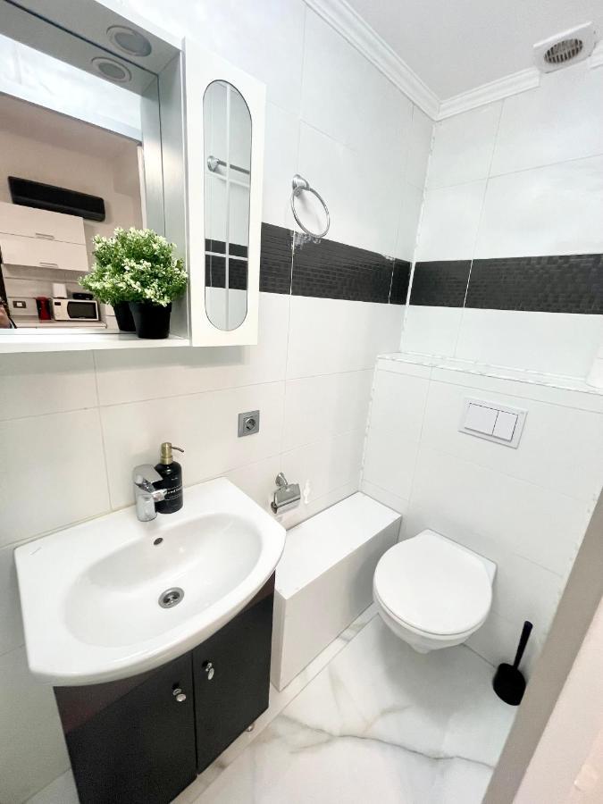 White 2 Apartment Bucharest Exterior photo