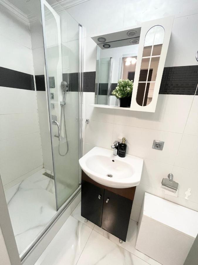 White 2 Apartment Bucharest Exterior photo